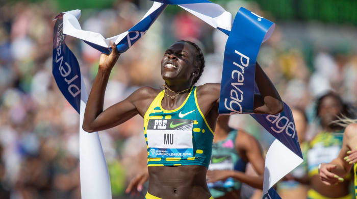 Athing Mu wins the women s 800 meters during the Prefontaine Classic .